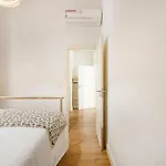 The Location In Downtown Апартаменты *