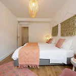 Апартаменты The Location In Downtown