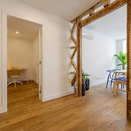 The Location In Downtown Apartment